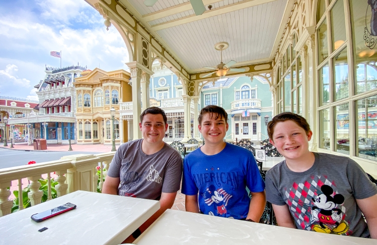 magic kingdom tonyʼs town square