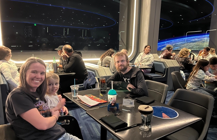 spaceship restaurant epcot